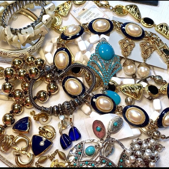 All wearable 2.5 LBs CURATED jewelry lot- Build YOUR own jewelry lot! - Picture 3 of 10